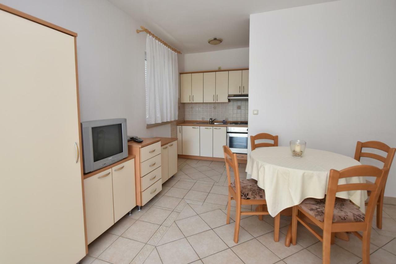 Milka Appartements Stara Novalja Esterno foto