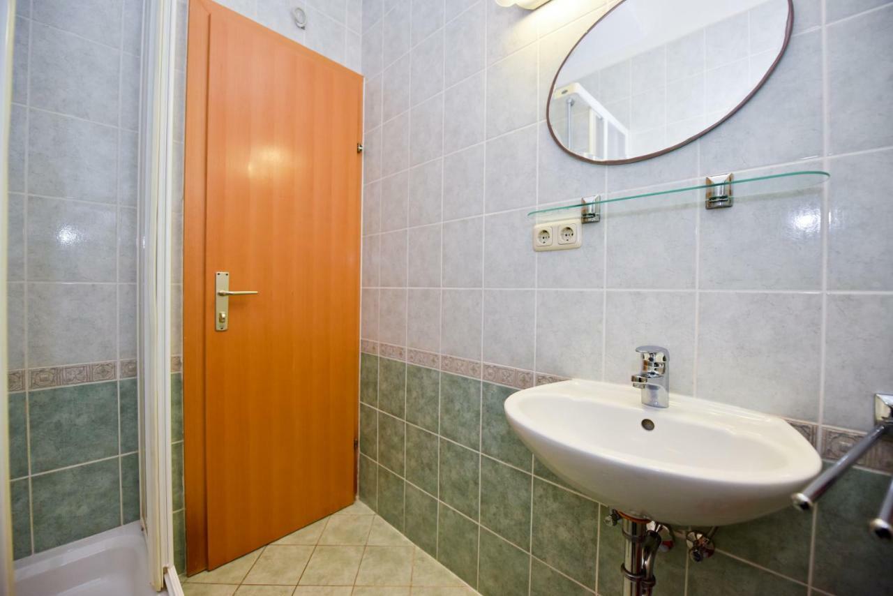 Milka Appartements Stara Novalja Esterno foto