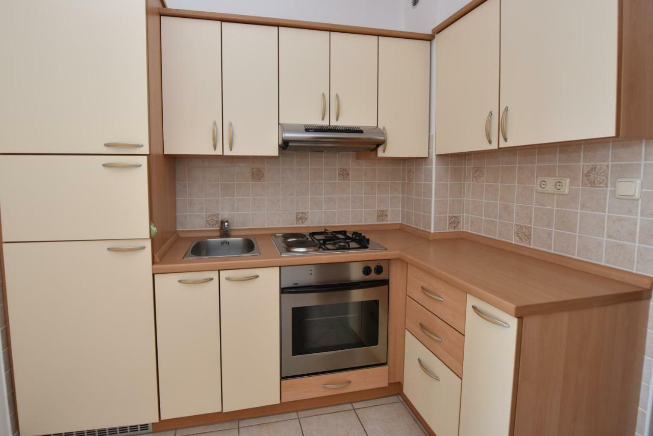 Milka Appartements Stara Novalja Esterno foto