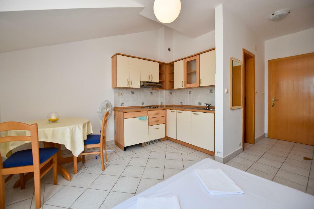Milka Appartements Stara Novalja Esterno foto